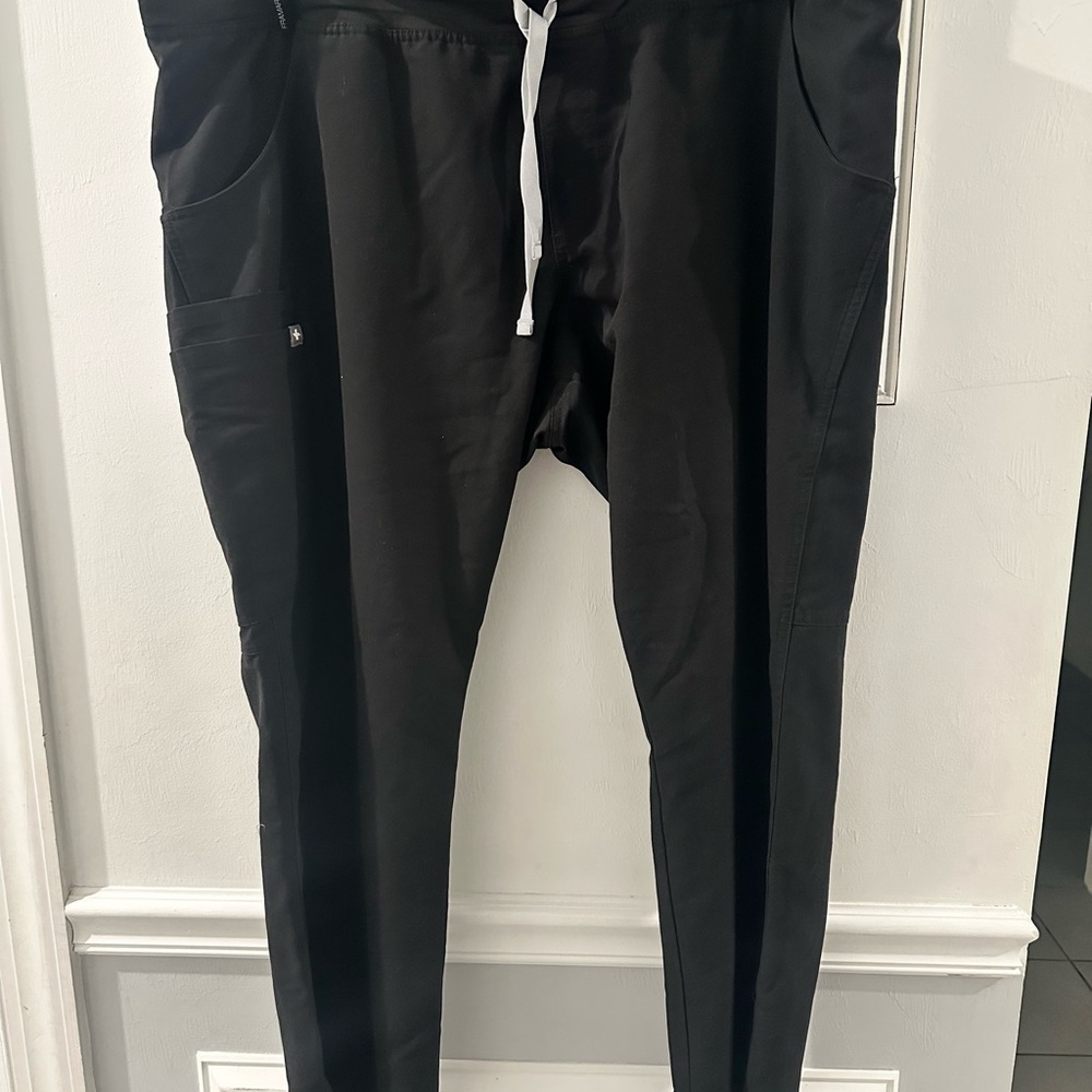 Figs Cade Cargos, petite